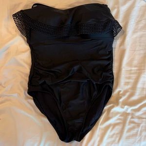 EUC Kona Sol black ruffled swimsuit sz L